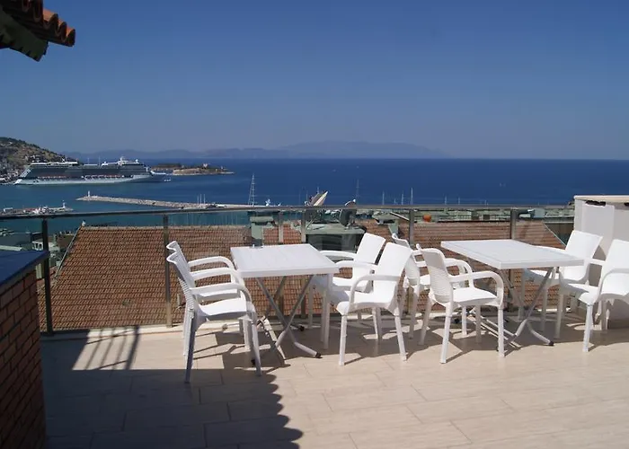 Monalisa アパートホテル